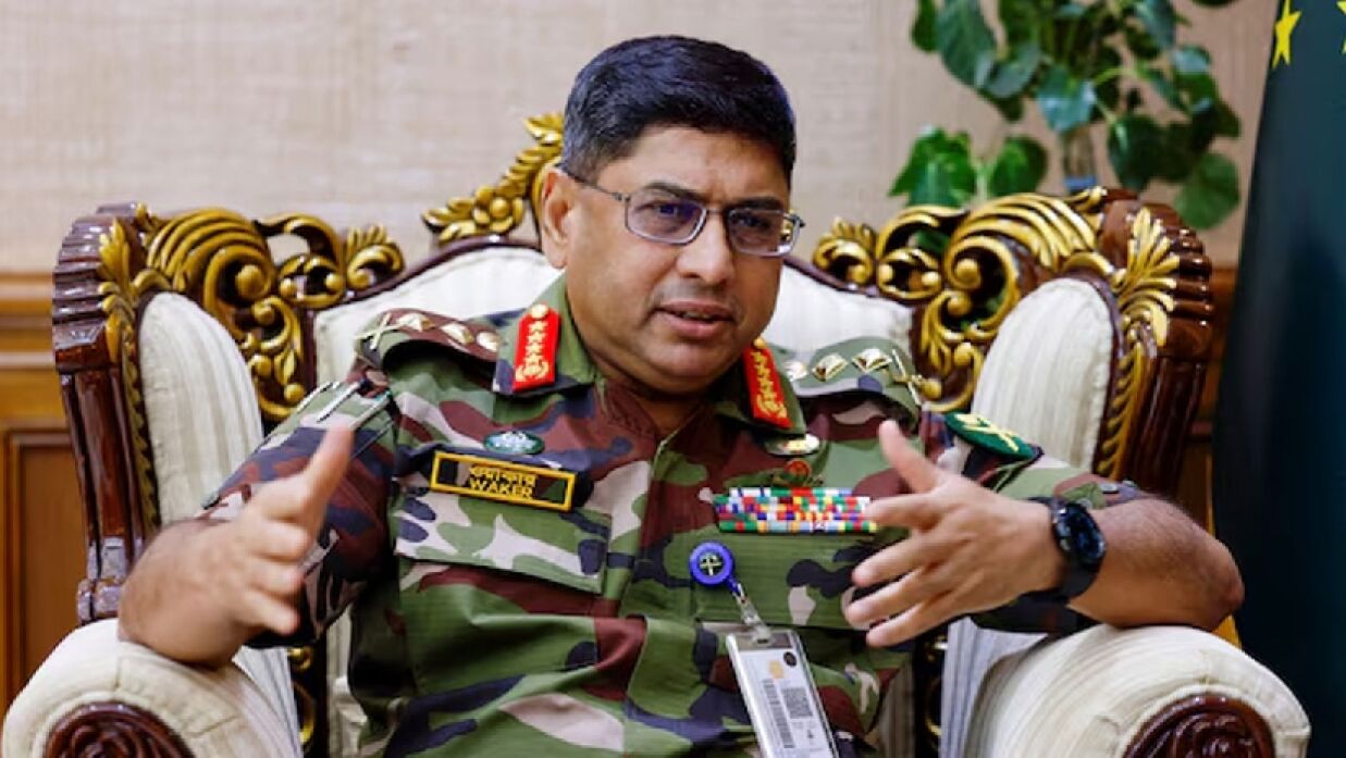 সেনাবাহিনী রাজনীতিতে হস্তক্ষেপ করবে না: ওয়াকার-উজ-জামান