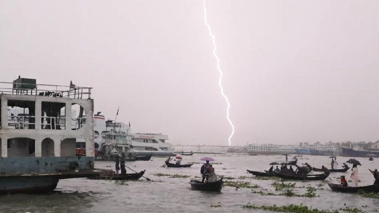 যেসব অঞ্চলে আজ হতে পারে বজ্রসহ বৃষ্টি