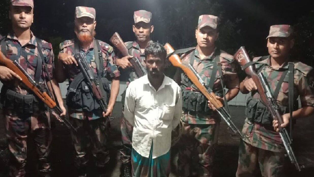 সীমান্তে বিজিবির হাতে ভারতীয় নাগরিক আটক