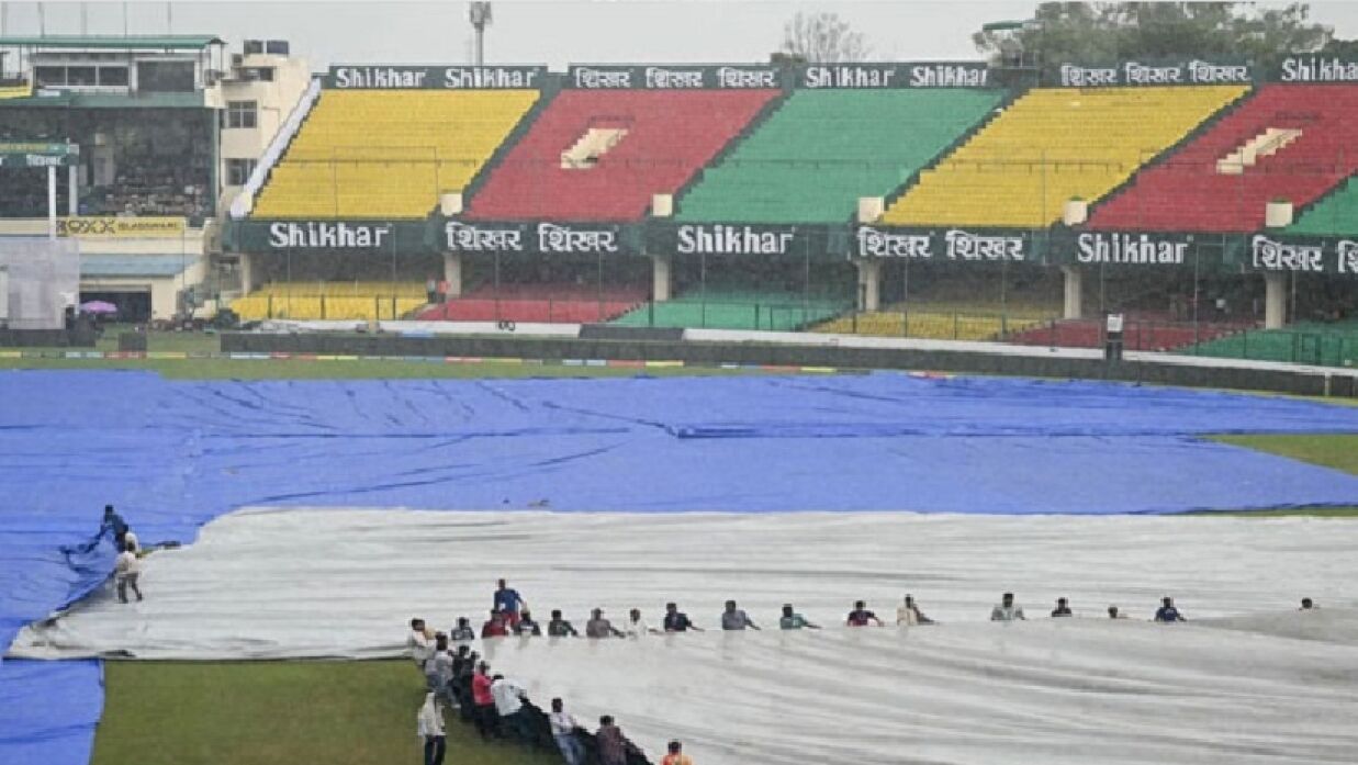 পুরো মাঠ কাভার দিয়ে ঢাকা