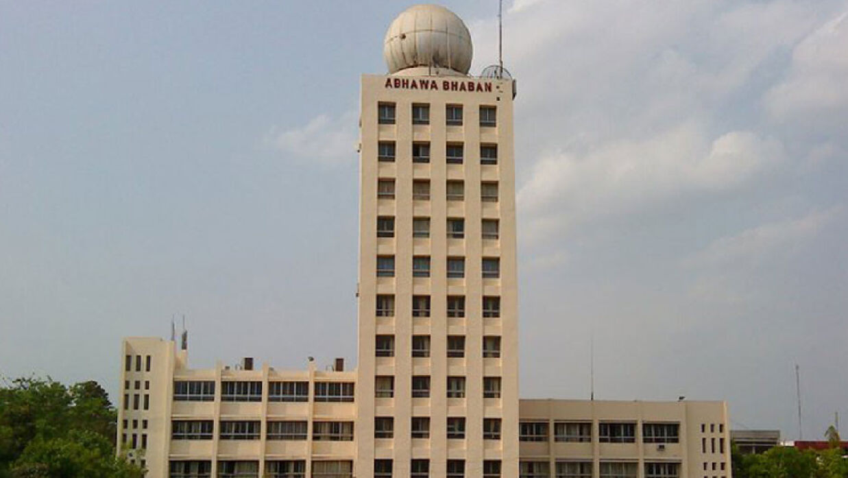 ঢাকাসহ ৯ জেলায় মাঝরাতে ঝোড়ো হাওয়াসহ বৃষ্টির আভাস