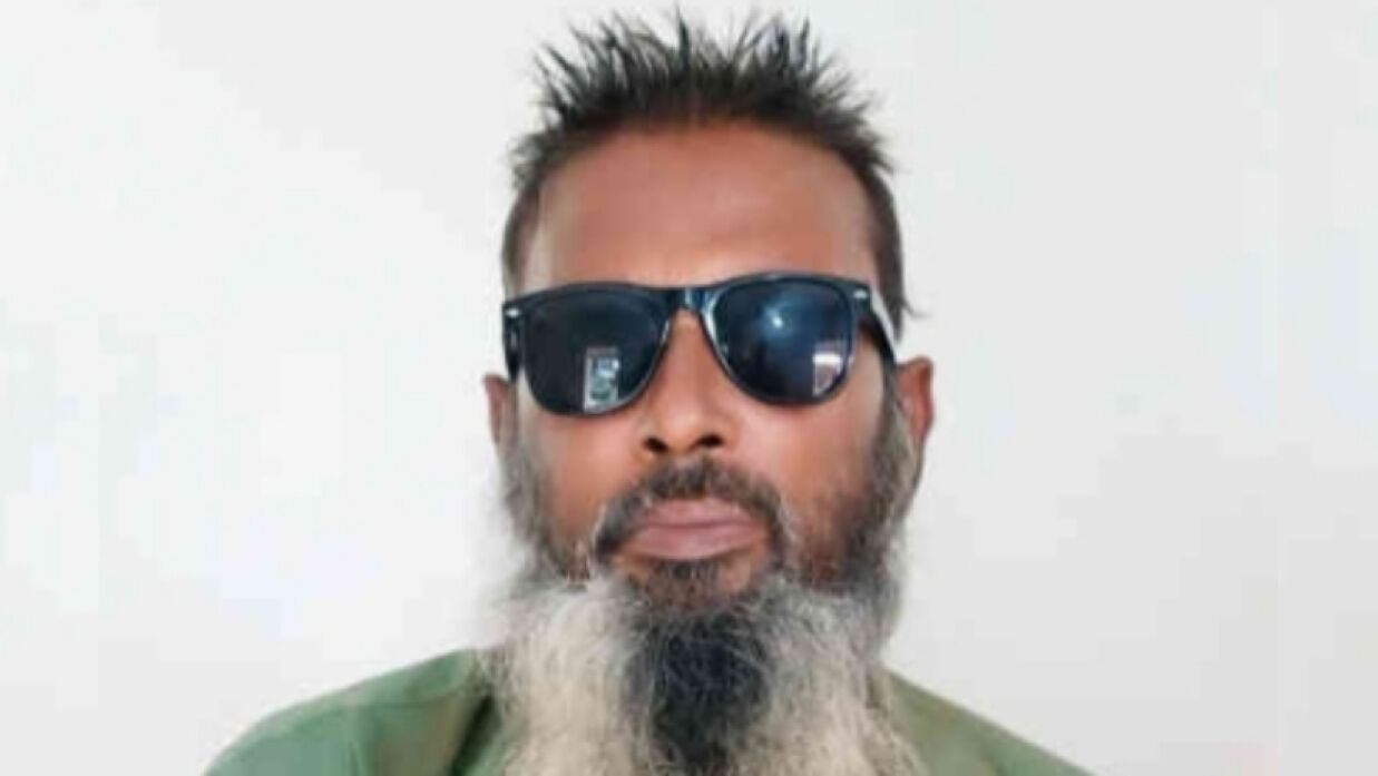 নাতিকে খুঁজতে গিয়ে চোখ হারালেন গুলিতে