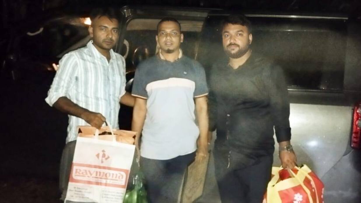 গণঅভ্যুত্থানে গুলিবিদ্ধ রাশেদকে চিকিৎসা শেষে বাড়িতে পৌঁছে দিলেন ছাত্রদল নেতারা