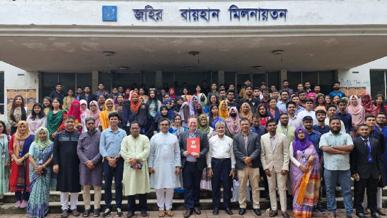 জাবির জহির রায়হান মিলনায়তনের সামনে