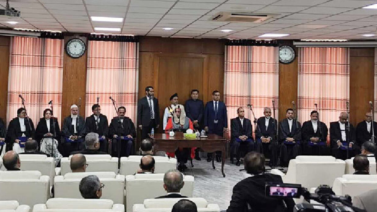 শপথ নিলেন হাইকোর্টের নতুন ২৩ বিচারপতি