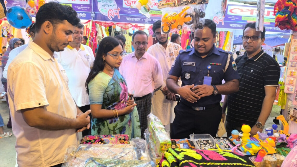 পাবনায় উদ্যোক্তা ফ্যাশন ও খাদ্য মেলার একটি স্টল