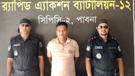 পাবনায় ৪ হত্যা মামলার পলাতক আসামি গ্রেপ্তার