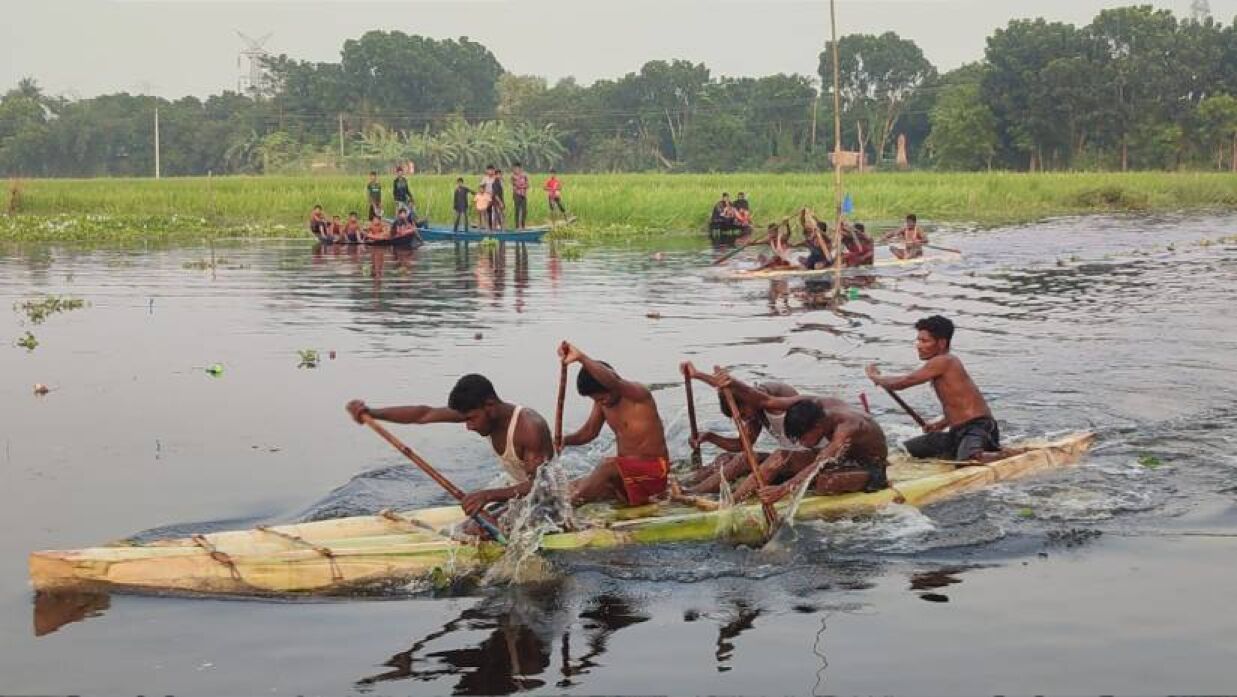 প্রতিযোগিতায় অংশ নেওয়া ভেলা
