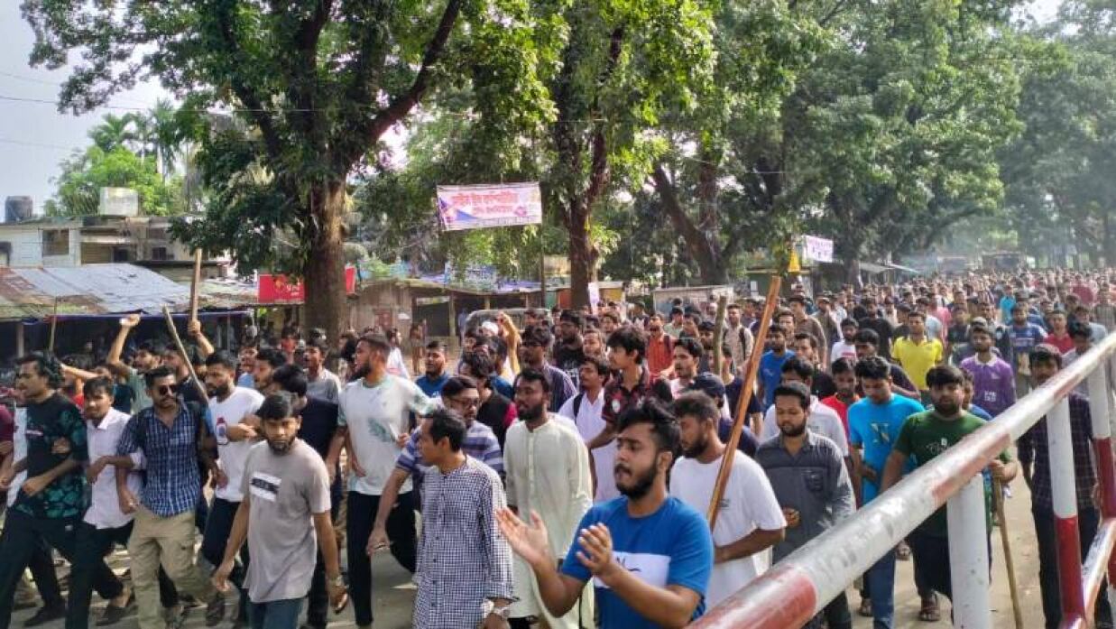 পাঁচ দফা দাবি জানিয়েছেন বিশ্ববিদ্যালয়ের সাধারণ শিক্ষার্থীরা