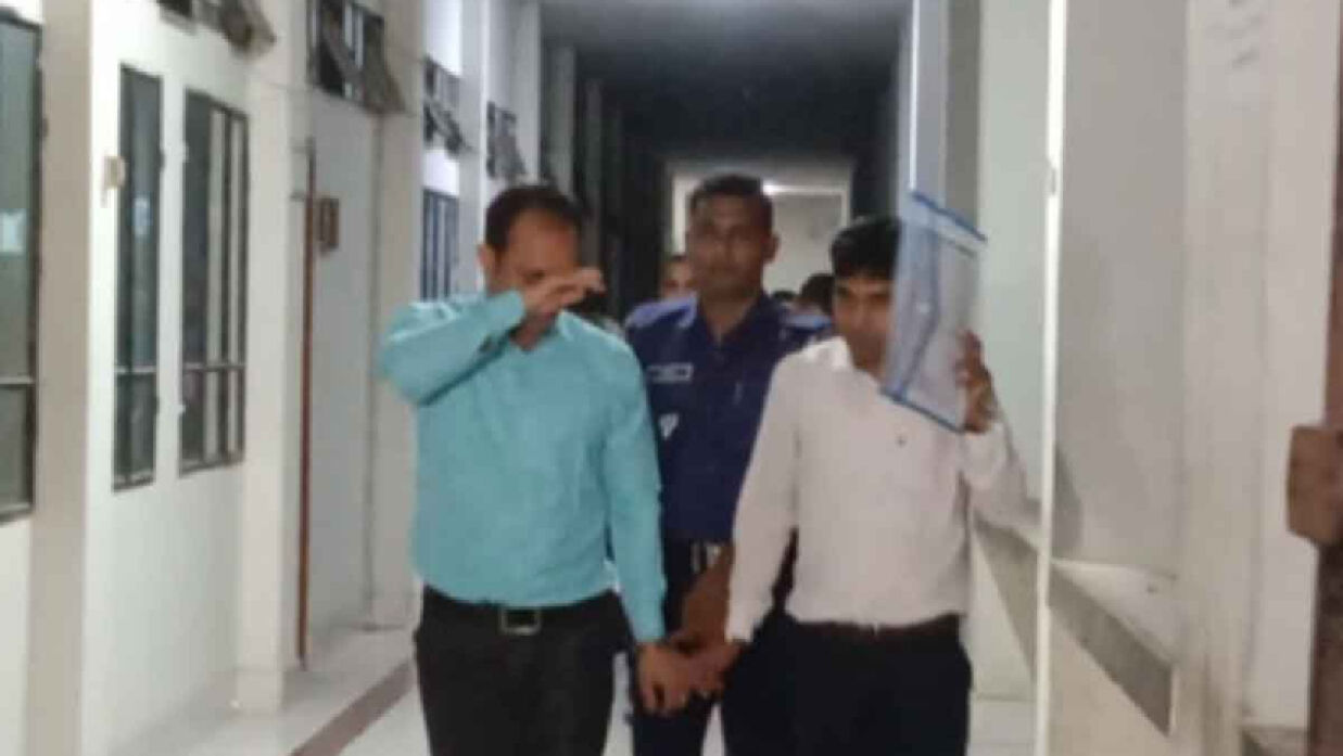 লিখিত পরীক্ষায় প্রক্সি নেওয়া ২২ জনকে ভাইভায় আটক