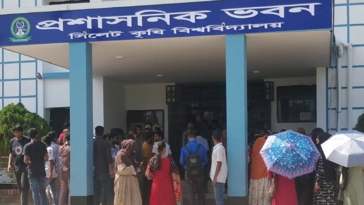 শিক্ষার্থীদের আট দফা দাবি © টিডিসি ফটো