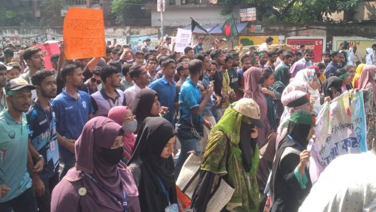 সায়েন্সল্যাব মোড় অবরোধ