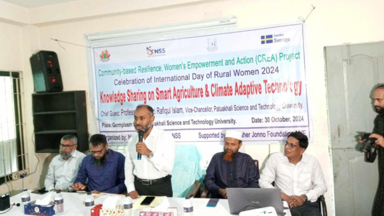 সেমিনারে প্রধান অতিথি বক্তব্য দেন উপাচার্য কাজী রফিকুল