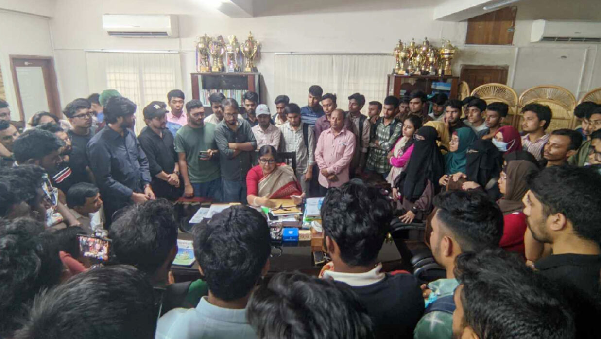 শিগগির আলোচনায় বসার আশ্বাস কলেজ প্রশাসনের