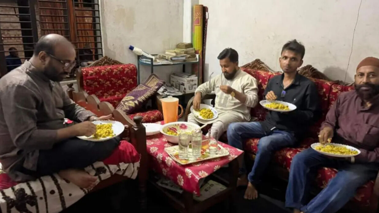 ট্রাম্পের বিজয়ে গোপালগঞ্জে খিচুড়িভোজ