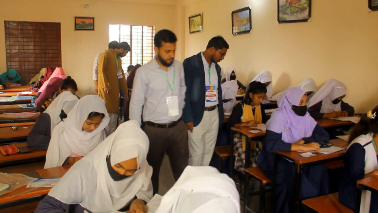 কিশোরকণ্ঠ মেধাবৃত্তি পরীক্ষায় অংশ নেওয়া শিক্ষার্থীরা
