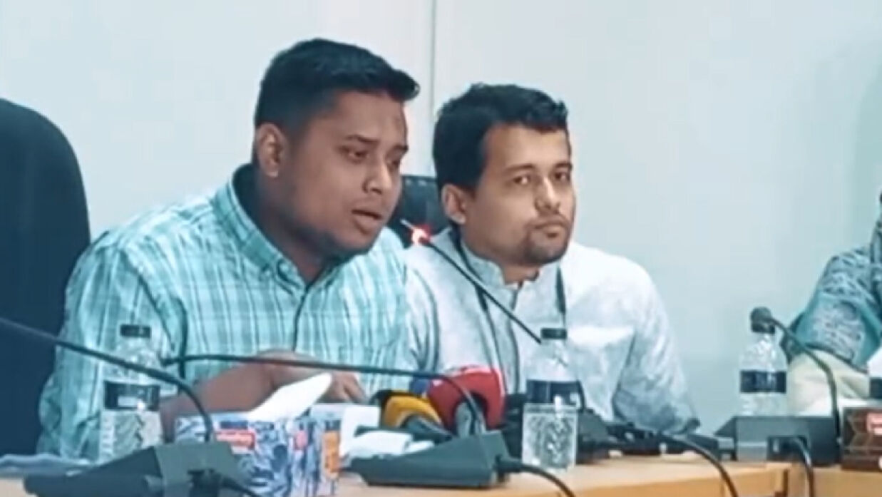 ‘বাচ্চারা জীবন দেয় আর মুরব্বিরা পদ ভাগাভাগি করেন’