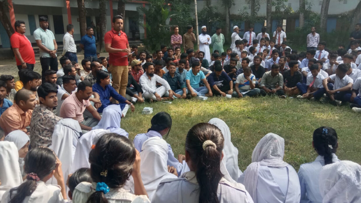 মতবিনিময় সভায় বক্তব্য রাখছেন মো: নিজাম উদ্দিন