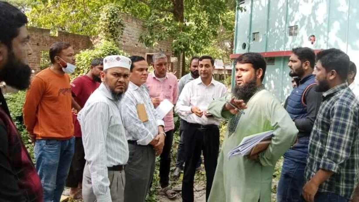 পরিদর্শনের সময় রুয়েট উপাচার্য অধ্যাপক ড. এস এম আব্দুর রাজ্জাক
