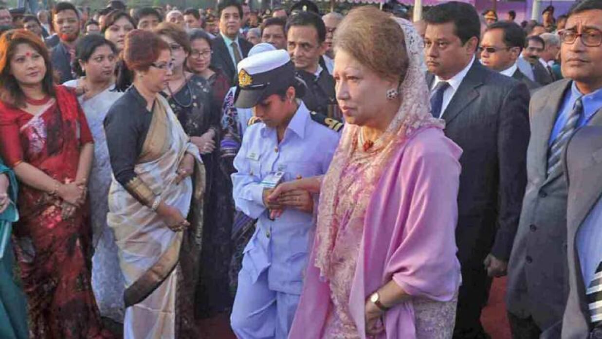 ২০১২ সালে সেনাকুঞ্জে যান খালেদা জিয়া