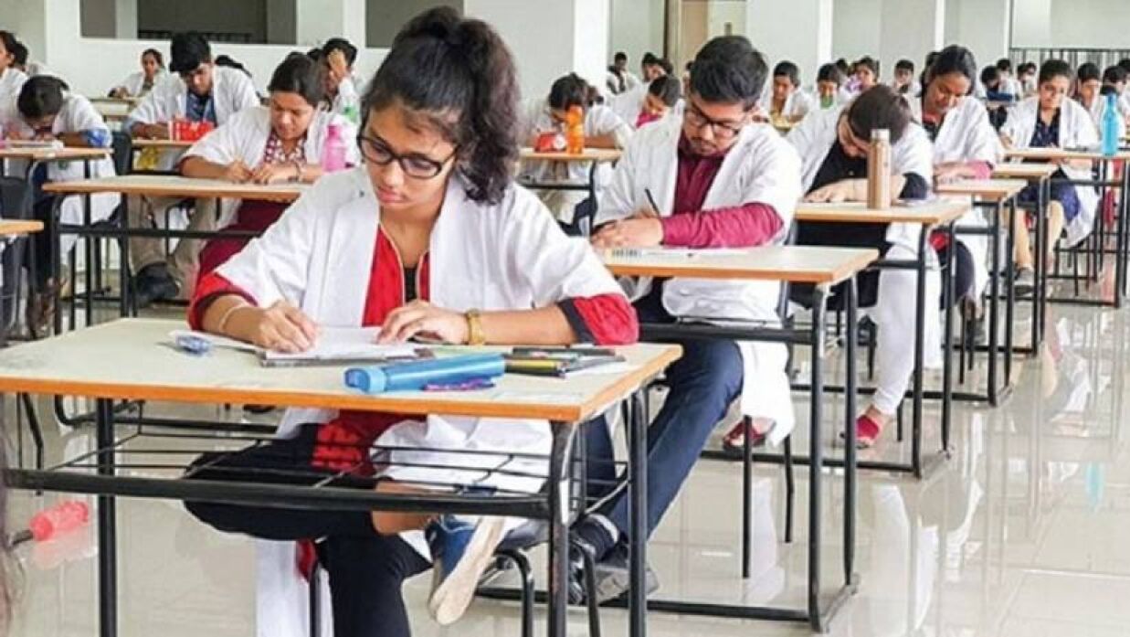 পরিক্ষায় অংশগ্রহণকারী শিক্ষার্থীরা