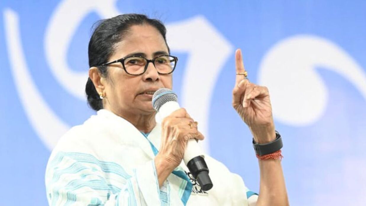 পশ্চিমবঙ্গের মুখ্যমন্ত্রী মমতা বন্দ্যোপাধ্যায়ে