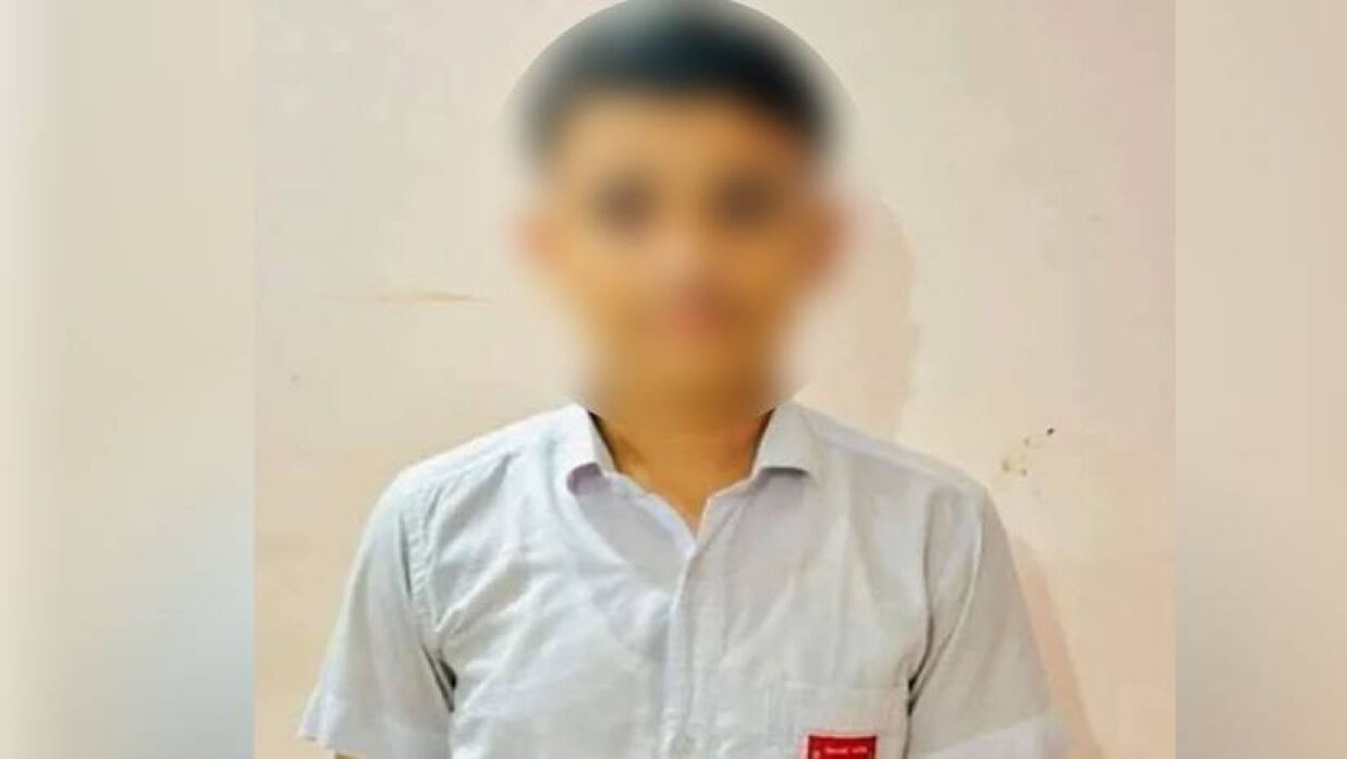 বাবাকে না পেয়ে ১৪ বছরের ছেলেকে ‘অস্ত্র মামলায়’ ফাঁসানোর অভিযোগ