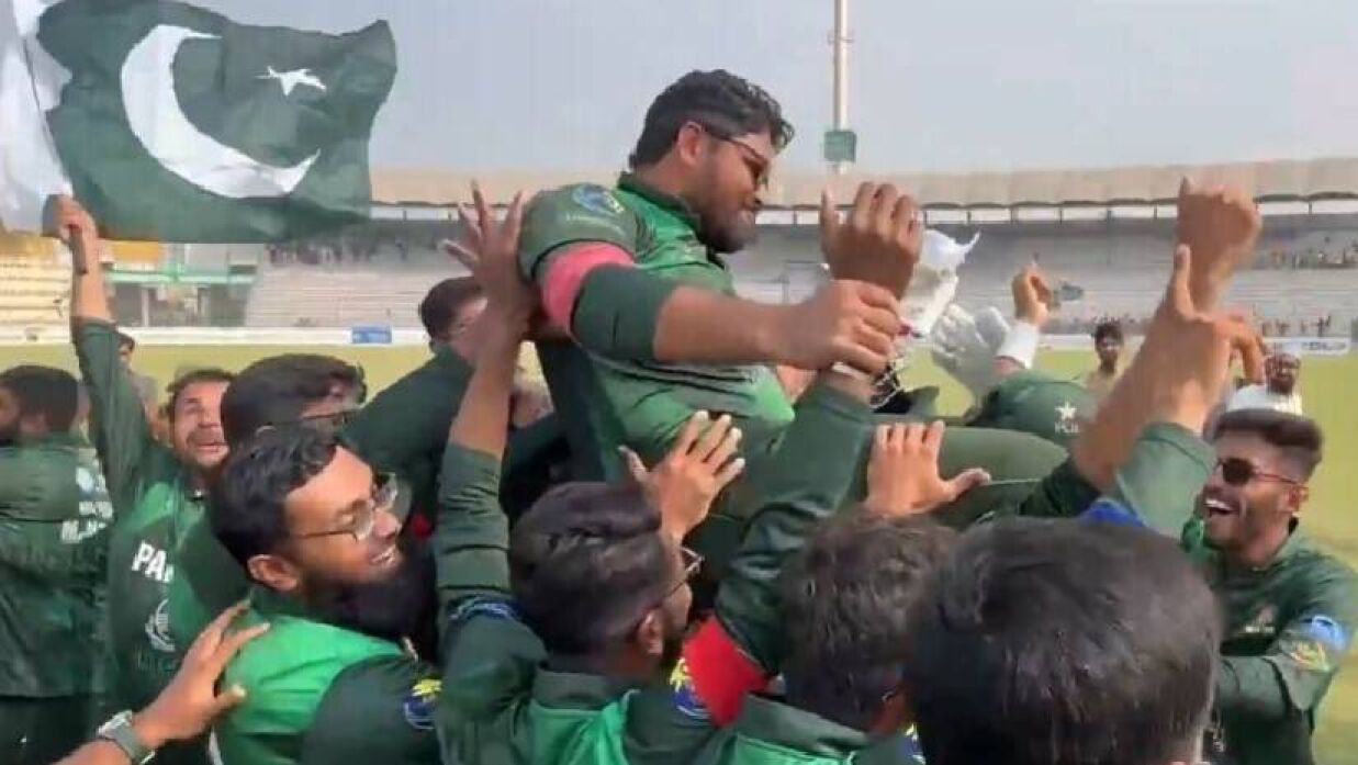 জয়ের পর উচ্ছ্বসিত পাকিস্তান দল