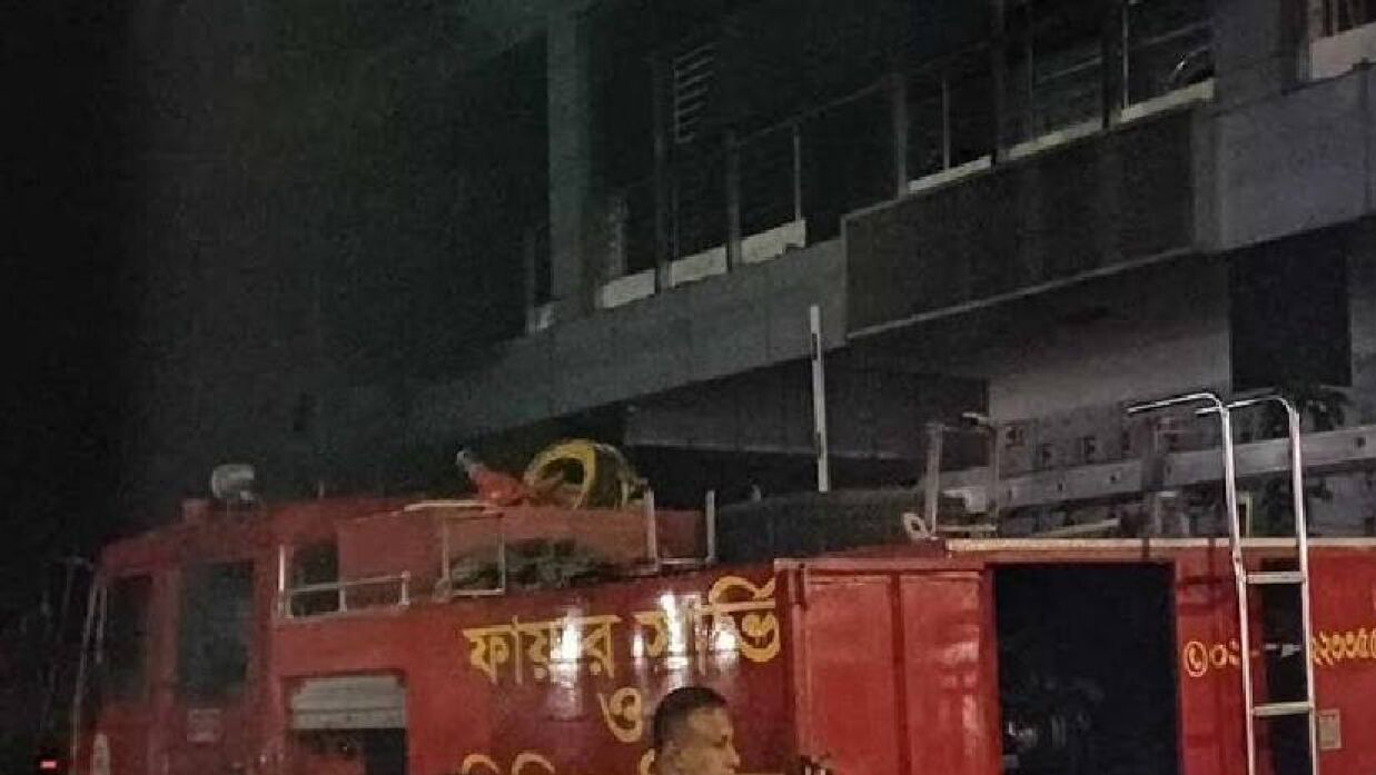 রাজধানীতে শ্রম ভবনে আগুন