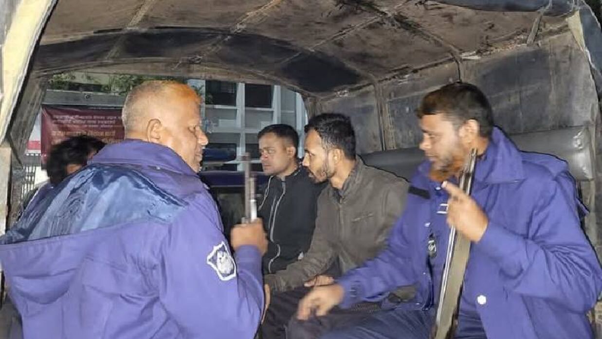 দুইজনকে পুলিশে দিল বশেমুরবিপ্রবি