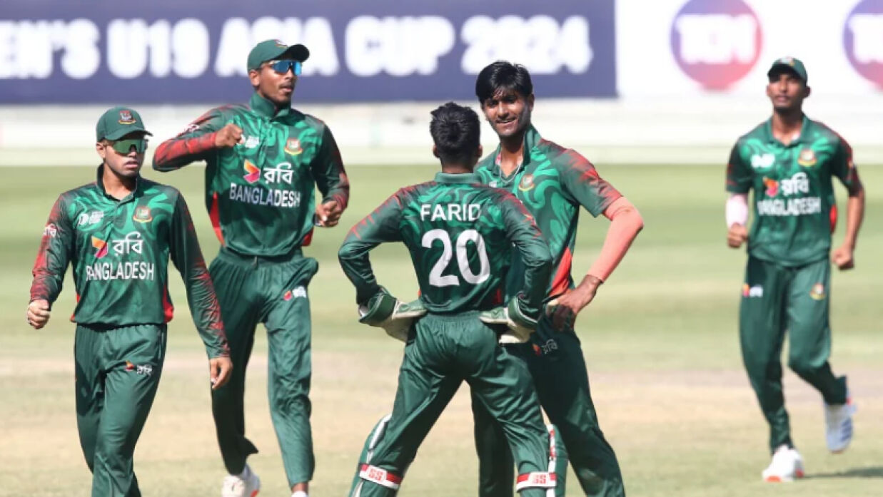 উইকেট শিকারের পর উল্লাস বাংলাদেশি যুবাদের