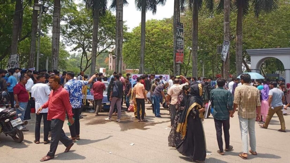 বিশ্ববিদ্যালয়ে ভর্তিচ্ছু শিক্ষার্থী