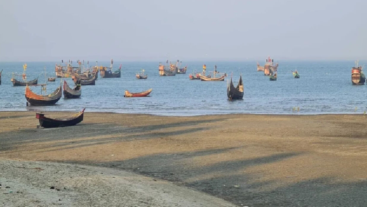 টেকনাফ-সেন্টমার্টিন রুটে নৌযান চলাচল বন্ধ