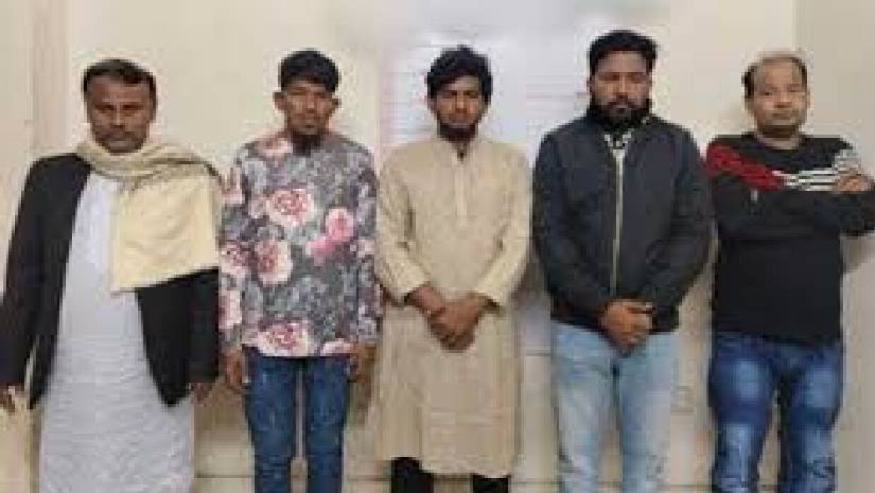 গ্রেফতারকৃত আওয়ামী লীগের পাঁচ নেতাকর্মী