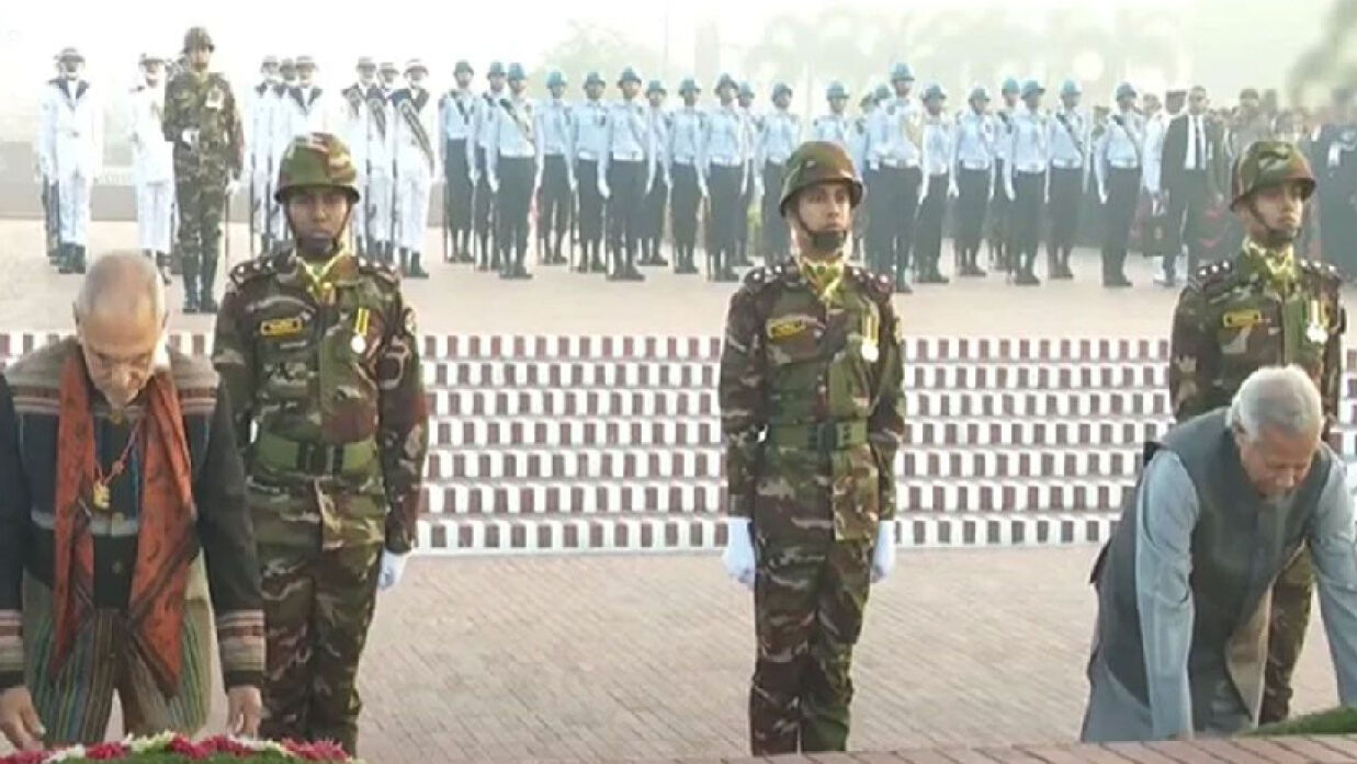 জাতীয় স্মৃতিসৌধে প্রধান উপদেষ্টা ও পূর্ব তিমুরের প্রেসিডেন্টের শ্রদ্ধা