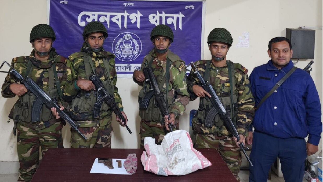 পলাতক চেয়ারম্যানের বাড়িতে মিলল অবৈধ আগ্নেয়াস্ত্র