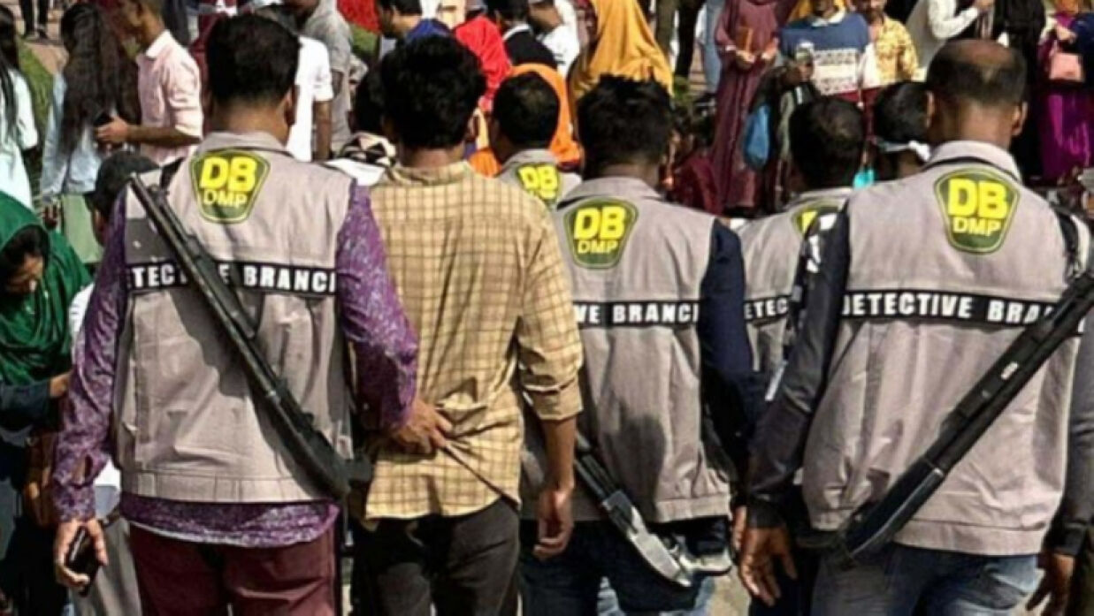 সাতজনকে আটক করা হয়