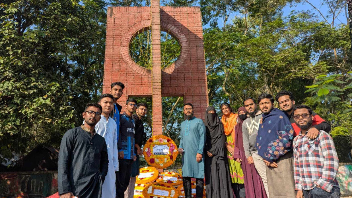 পবিপ্রবি সাংবাদিক সমিতির পুষ্পস্তবক অর্পণ