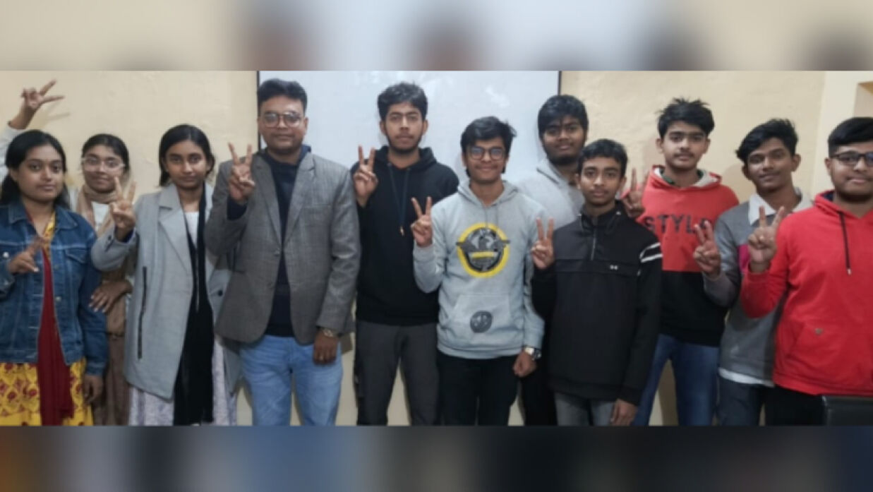 বিজয় দিবস উপলক্ষে খুলনায় কুইজ প্রতিযোগিতা অনুষ্ঠিত