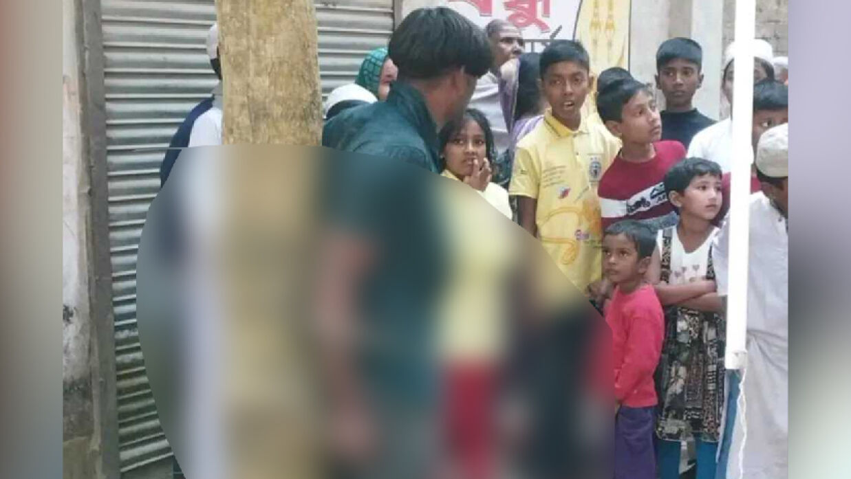 ছাত্রীকে উত্ত্যক্ত করার ছাত্রলীগ নেতাকে গণপিটুনি
