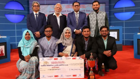 অভিবাসী দিবস বিতর্ক প্রতিযোগিতায় চ্যাম্পিয়ন শেকৃবি