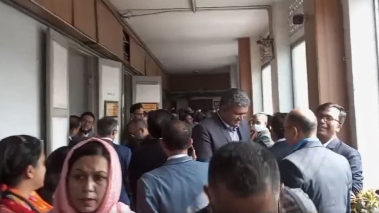 জনপ্রশাসন মন্ত্রণালয়ে প্রশাসন ক্যাডারের কর্মকর্তারা