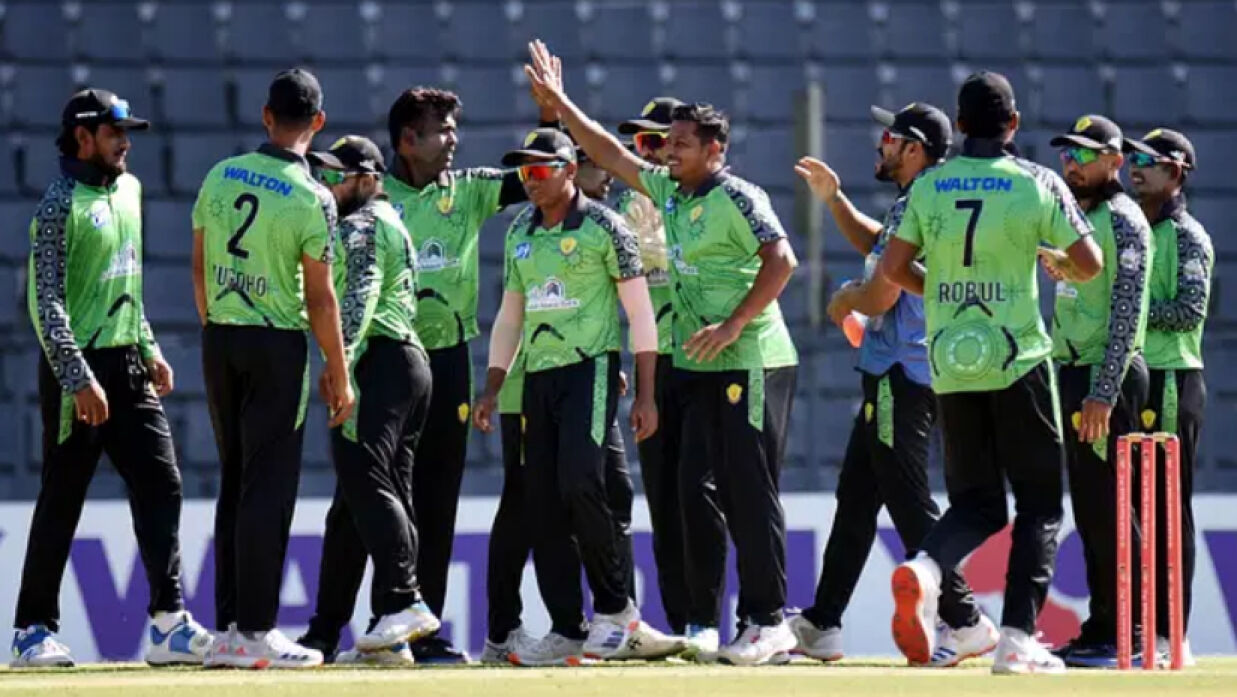  ঢাকাকে গুঁড়িয়ে দিয়ে শিরোপা জিতল রংপুর