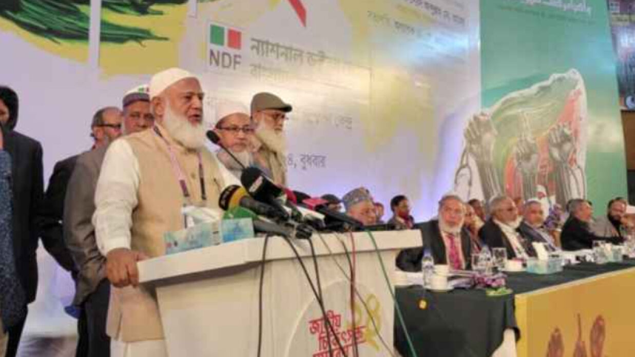 এনডিএফ আয়োজিত জাতীয় চিকিৎসক সমাবেশে বক্তব্য দিচ্ছেন জামায়াতে ইসলামীর আমির ডা. শফিকুর রহমান