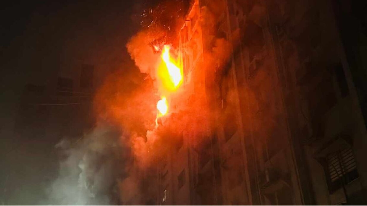 বাংলাদেশ সচিবালয়ের ৭ নম্বর ভবনে ভয়াবহ অগ্নিকাণ্ডের ঘটনা ঘটেছে