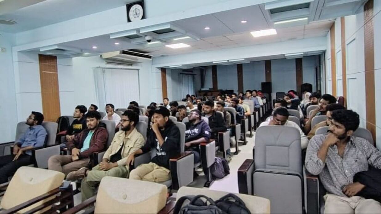 মাকসু গঠন নিয়ে উন্মুক্ত আলোচনায় শিক্ষার্থীরা