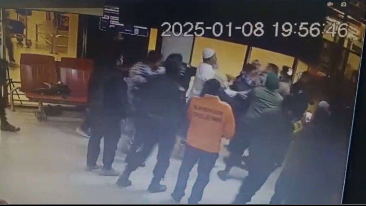 বিমানবন্দরে প্রবাসীর সঙ্গে নিরাপত্তাকর্মীর হাতাহাতি, জরিমানা