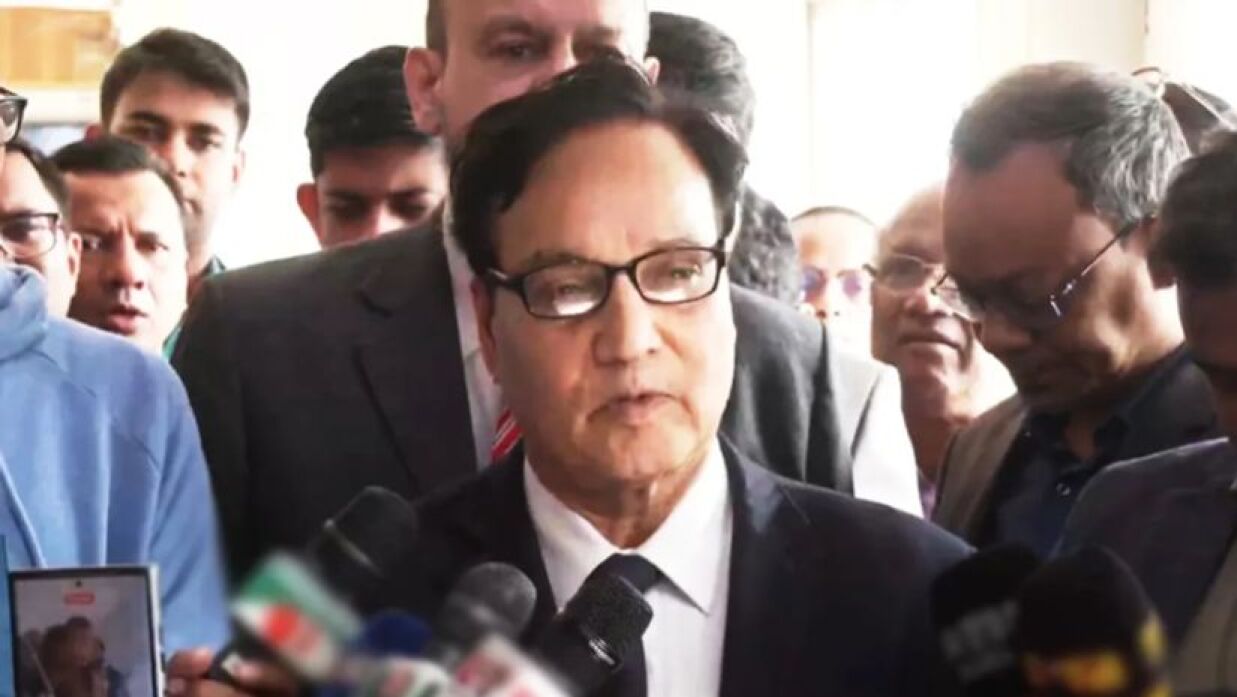 কথা বলছেন জনপ্রশাসন মন্ত্রণালয়ের সিনিয়র সচিব মো. মোখলেসুর রহমান