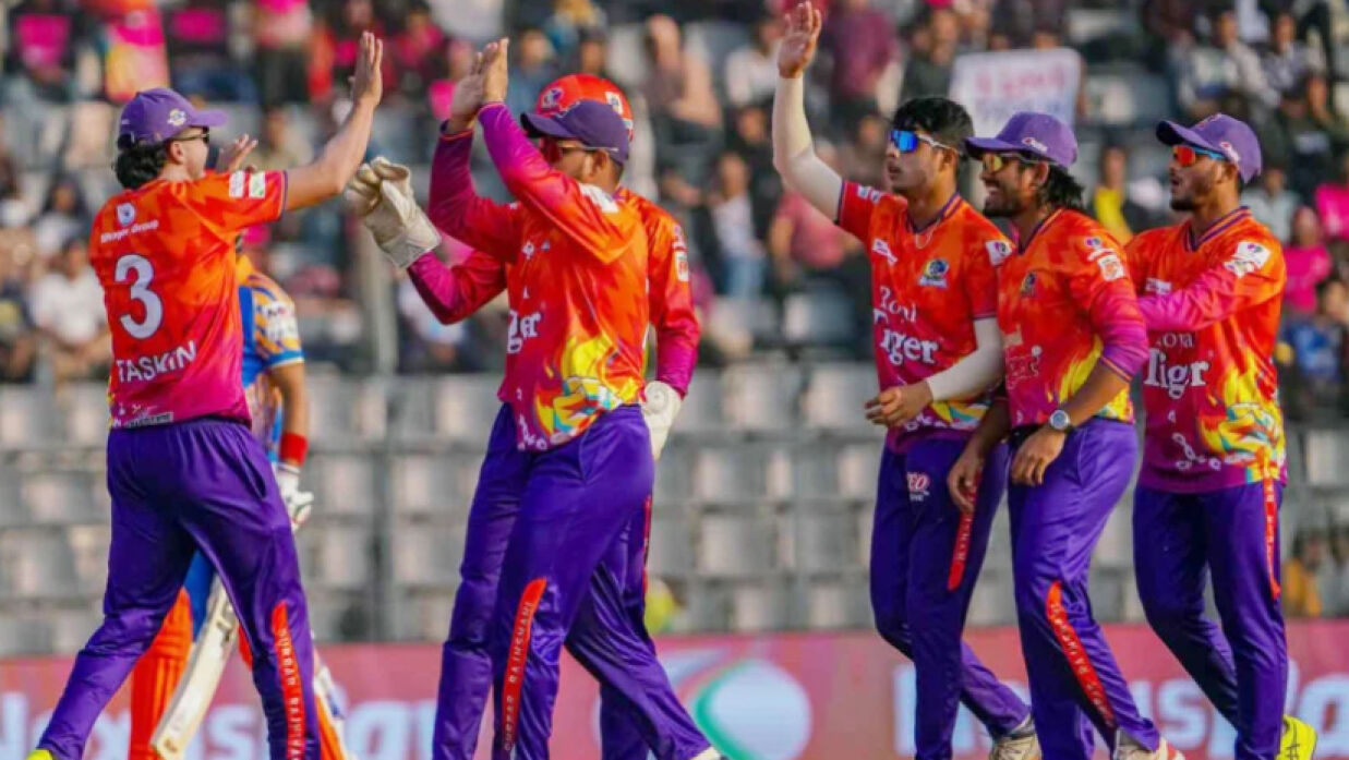 খুলনা টাইগার্সকে উড়িয়ে জয়ে ফিরল রাজশাহী