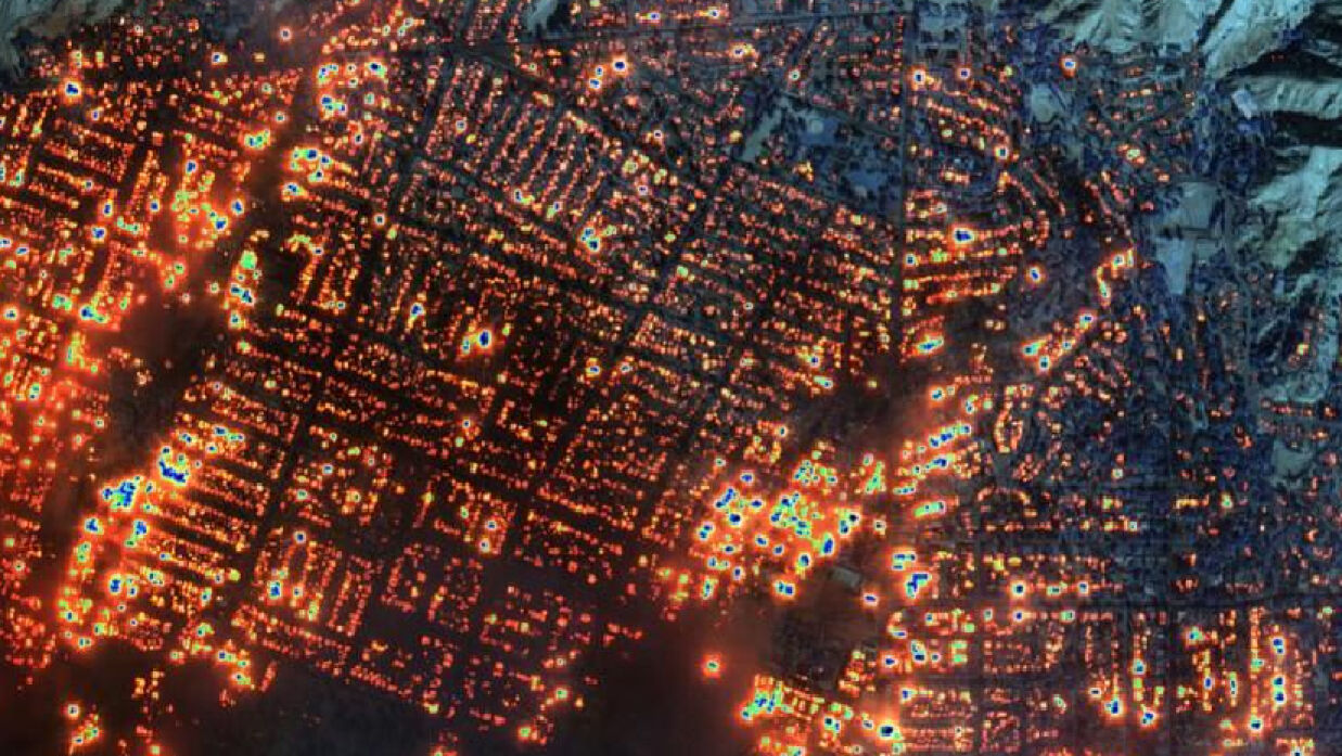 দাবানলে পুড়ছে পুরো শহর